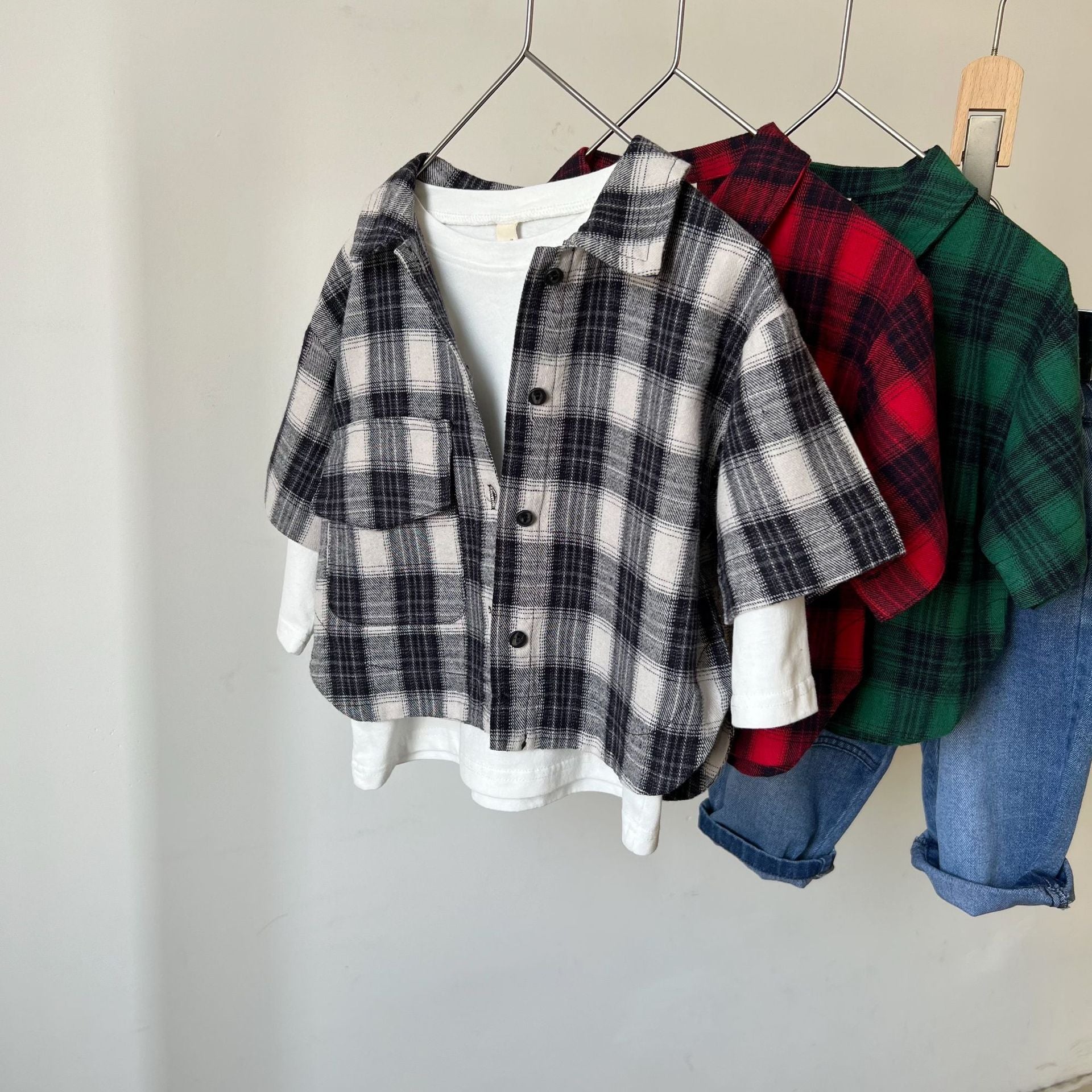 Loose soft mid sleeved checkered shirt
